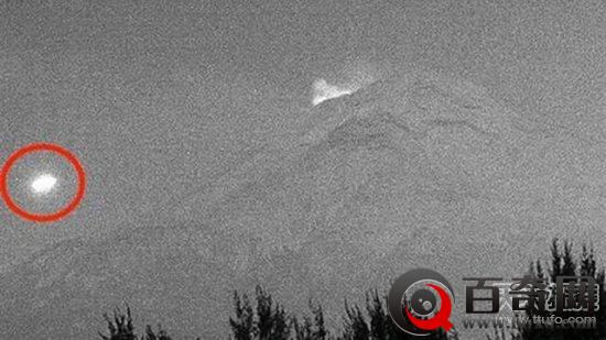 墨西哥火山上空惊现UFO 外星人正在监视？