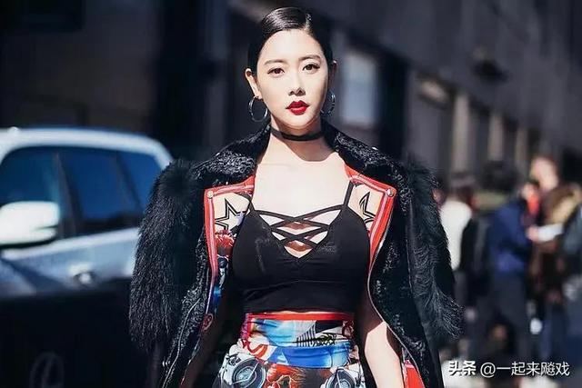 性感美女克拉拉：婀娜多姿、妩媚动人